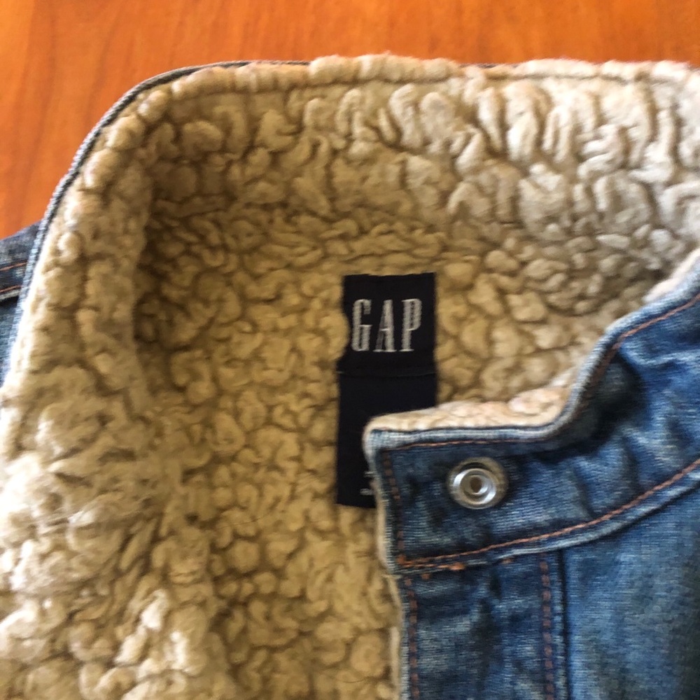 Gap - Picture 3 of 5